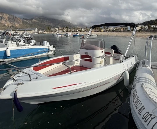 Noleggiare una Blumax open 19 a San Vito Lo Capo