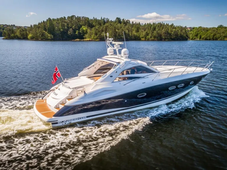 Noleggio Barca a motore Sunseeker con patente nautica