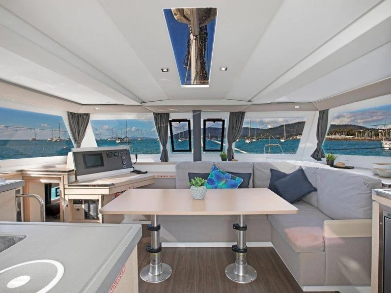 Noleggio barche Fountaine Pajot Lucia 40 a Tivat su Samboat