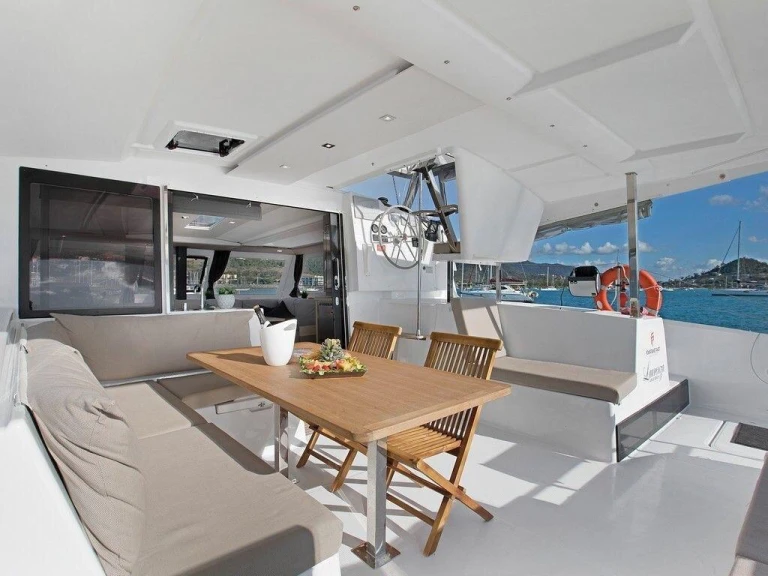 Noleggio Catamarano Fountaine Pajot con patente nautica