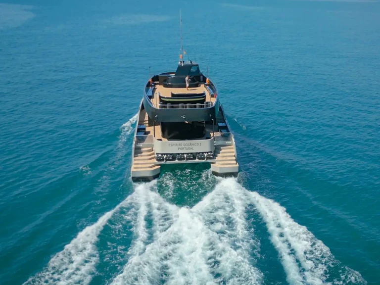Noleggiare una Catamaran Custom a Albufeira