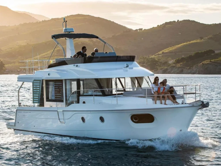 Noleggiare una Bénéteau Swift Trawler 41 Fly a Juan-les-Pins