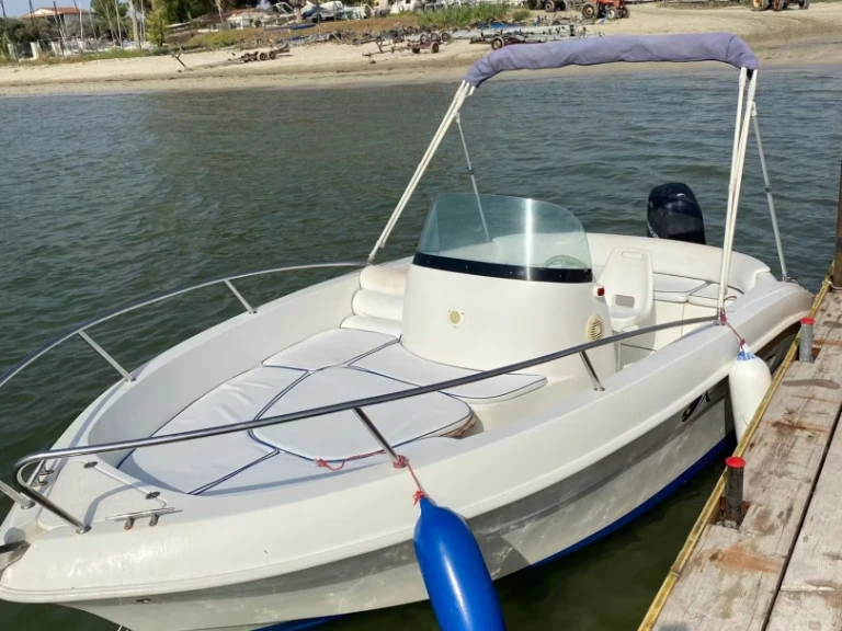 Noleggio Barca a motore con o senza skipper Kamarina a Siracusa