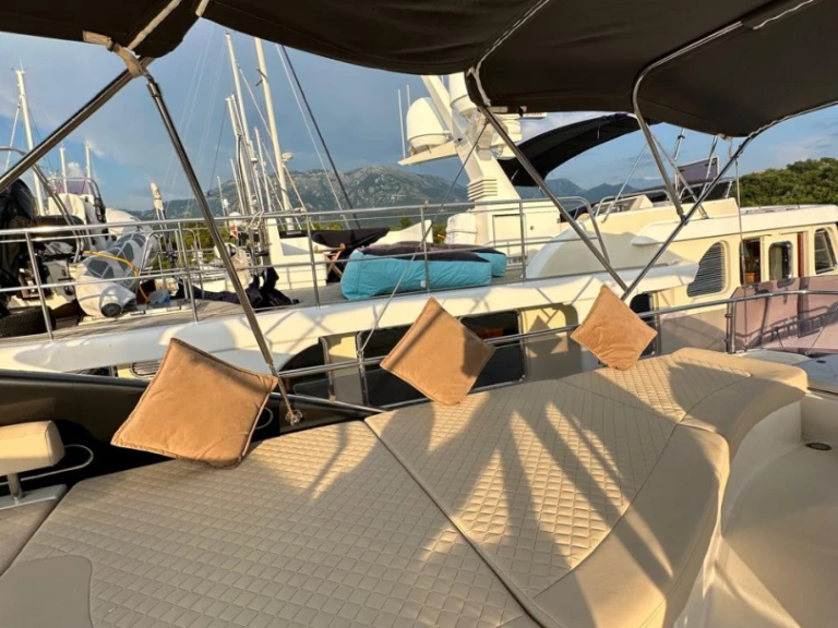 Noleggio Barca a motore Ferretti con patente nautica