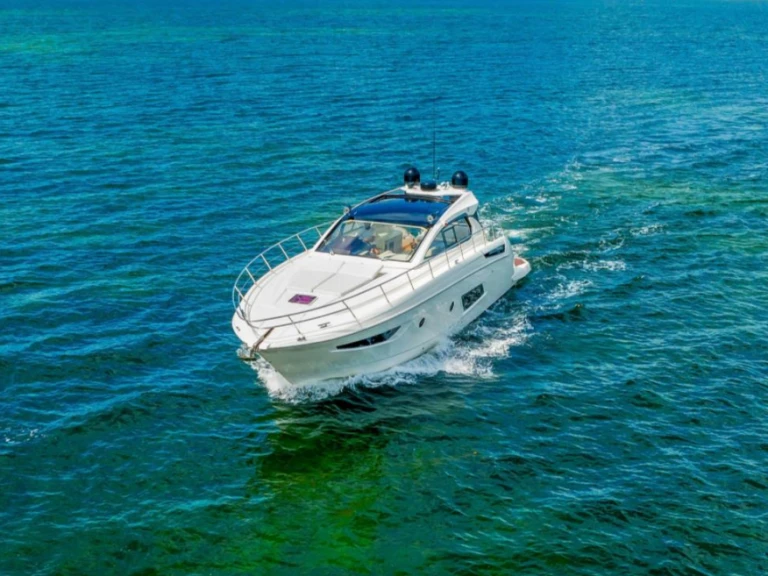 Noleggio Barca a motore con o senza skipper Azimut a Cannes
