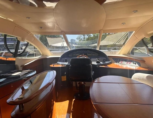 Noleggio Barca a motore Azimut con patente nautica