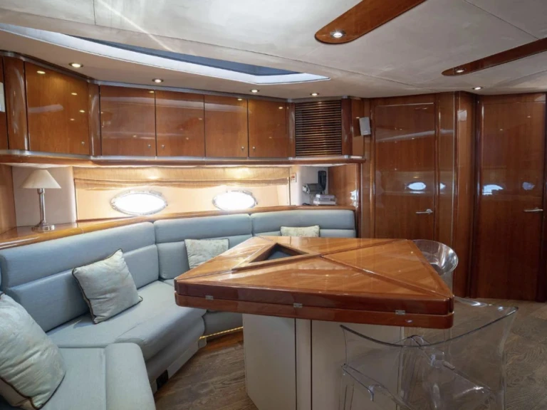 Yacht di lusso a noleggio a Saint-Tropez al miglior prezzo