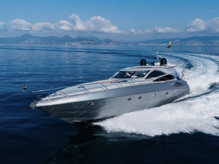 Noleggio Yacht di lusso Sunseeker con patente nautica