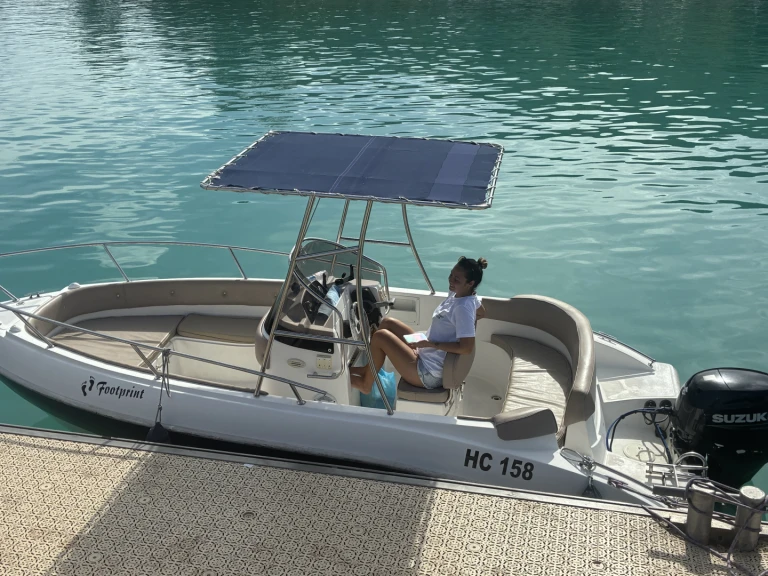 Noleggiare una fisherman Speedy 450 a Victoria