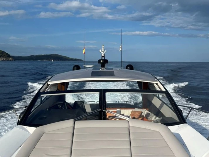 Noleggiare una Sunseeker Predator 57 a Antibes