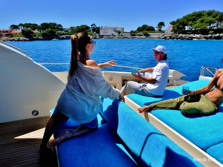 Noleggio Yacht di lusso Riva con patente nautica
