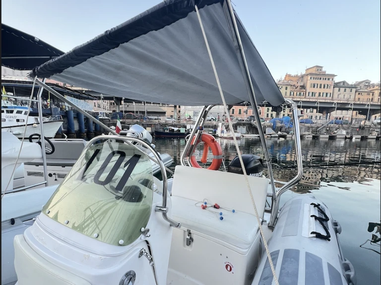 Joker Boat Coaster 515 da affittare a  Genova
