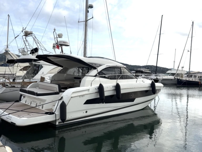 Noleggio barche Jeanneau Leader 36 Sportop a Port Cogolin su Samboat