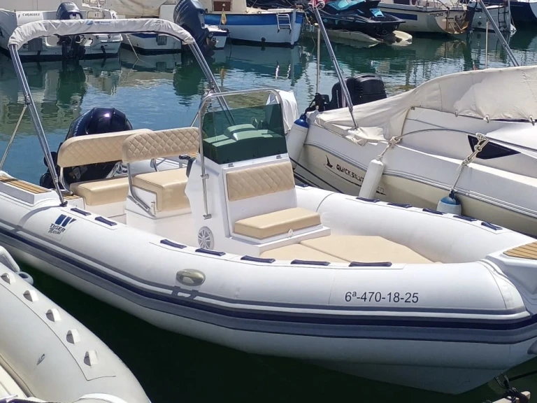 Noleggiare una Tiger Marine 600 a Santa Eulària des Riu