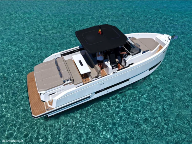 Noleggio a Ibiza Town – De Antonio D32 su SamBoat