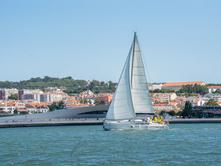 Noleggiare una Jeanneau Sun Odyssey 42.1 a Lisbona