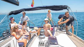 Noleggiare una Bavaria Bavaria 49 a Barcellona