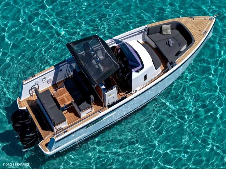 Noleggio Barca a motore con o senza skipper Fjord a Ibiza Town