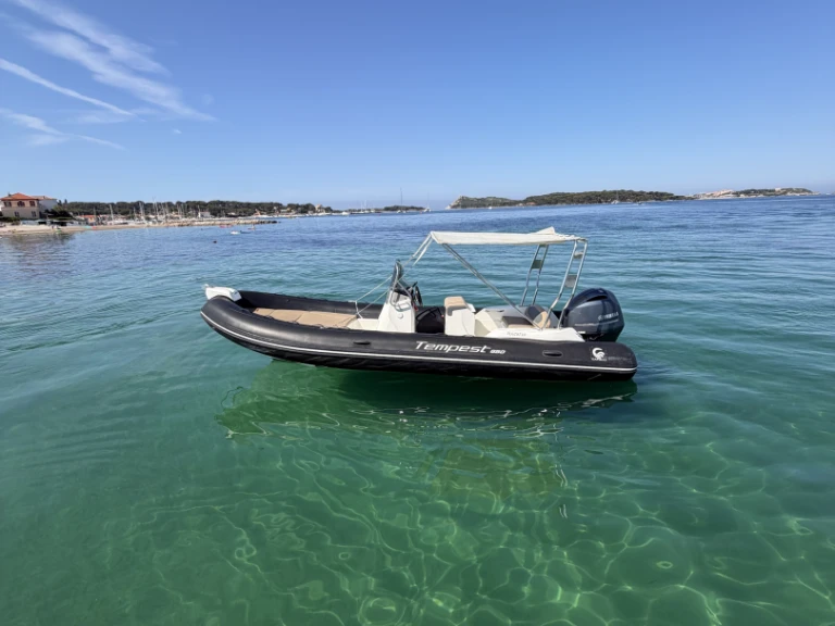 Gommone a noleggio a Six-Fours-les-Plages al miglior prezzo
