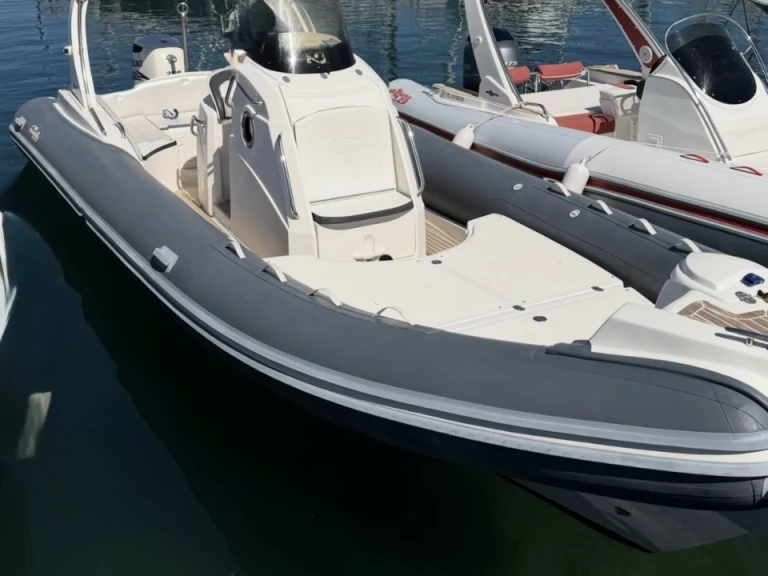 Noleggio Barca a motore con o senza skipper Nuova Jolly a Francia
