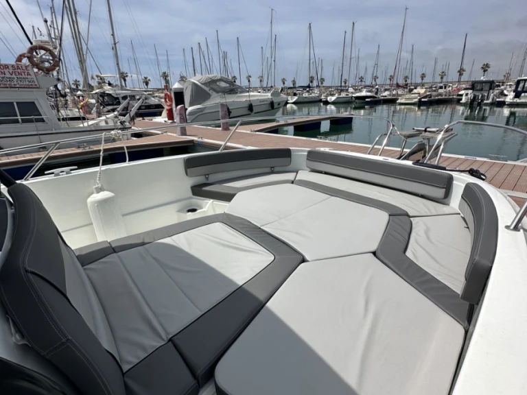 Jeanneau Cap Camarat 9.0 CC da affittare a  Sitges