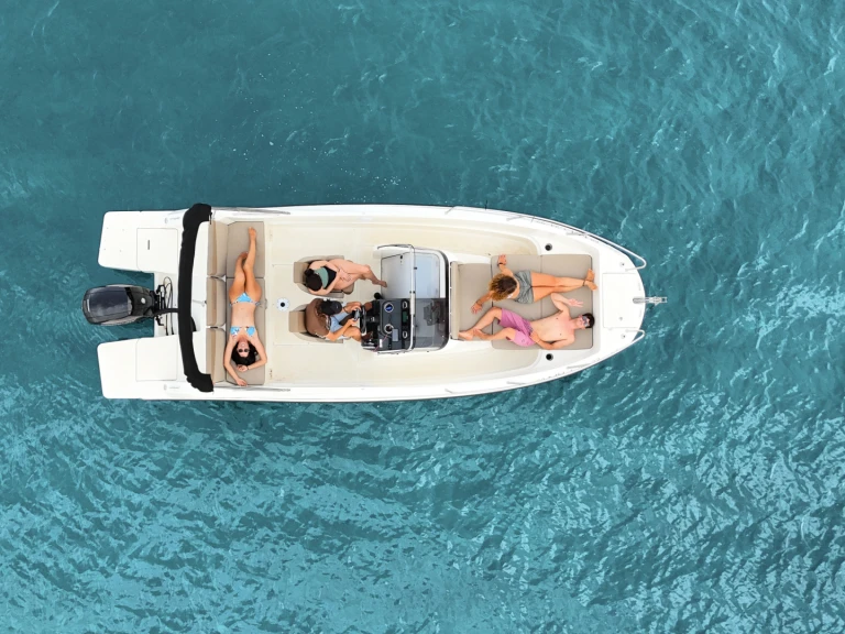 Noleggiare una Quicksilver Activ 675 Open a Mahón