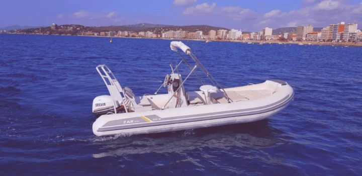 Noleggiare una Zar Mini Rib 10 a Palamós