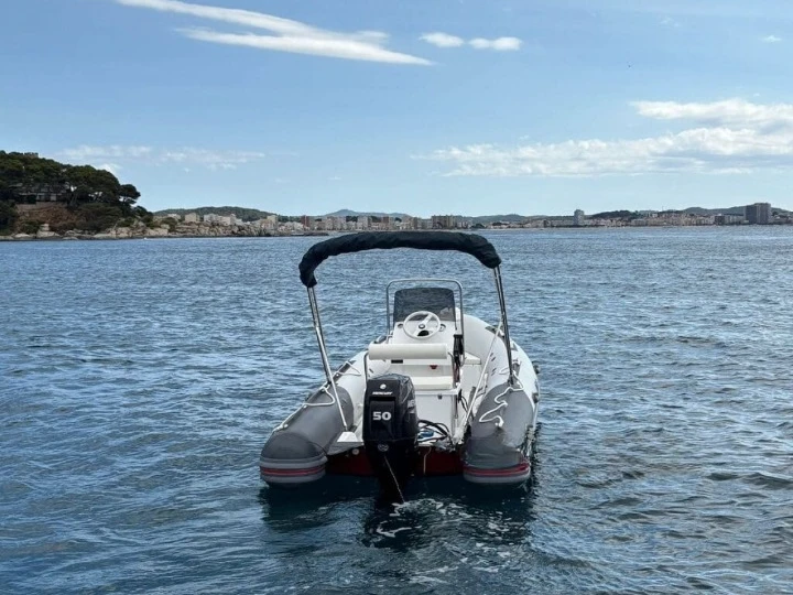 Noleggiare una Silver 495 a Palamós