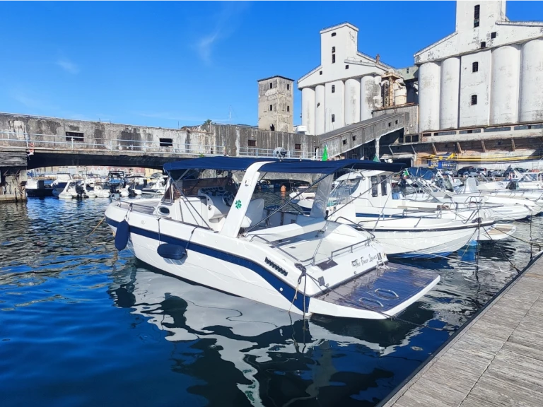 Noleggio Barca a motore con o senza skipper Mano Marine a Castellammare di Stabia