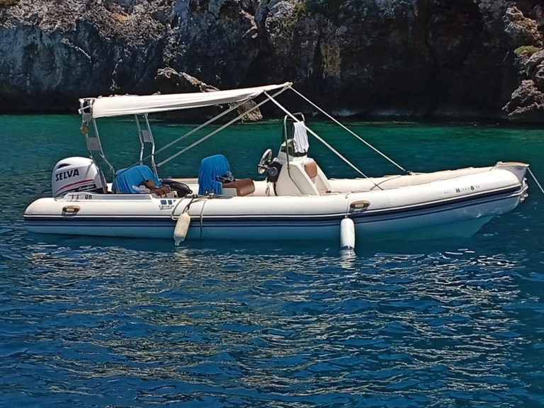 Noleggiare una Tiger Marine Open a Mahon Port