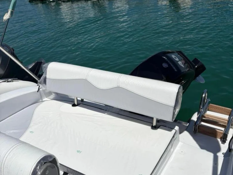 Noleggio Barca a motore Trimarchi con patente nautica