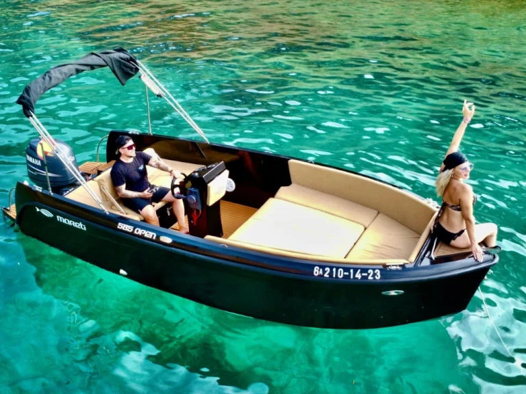 Noleggio Barca a motore Mareti con patente nautica