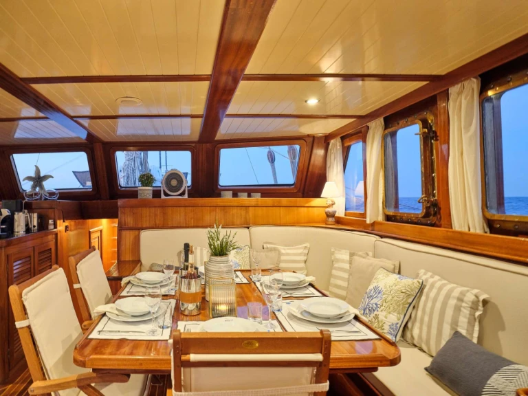 Noleggiare una  Ege Yat Motor Sailer a Álimos