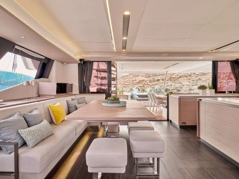 Noleggio Catamarano Fountaine Pajot con patente nautica