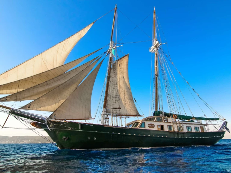Noleggio a Néa Péramos –  Motor sailor su SamBoat
