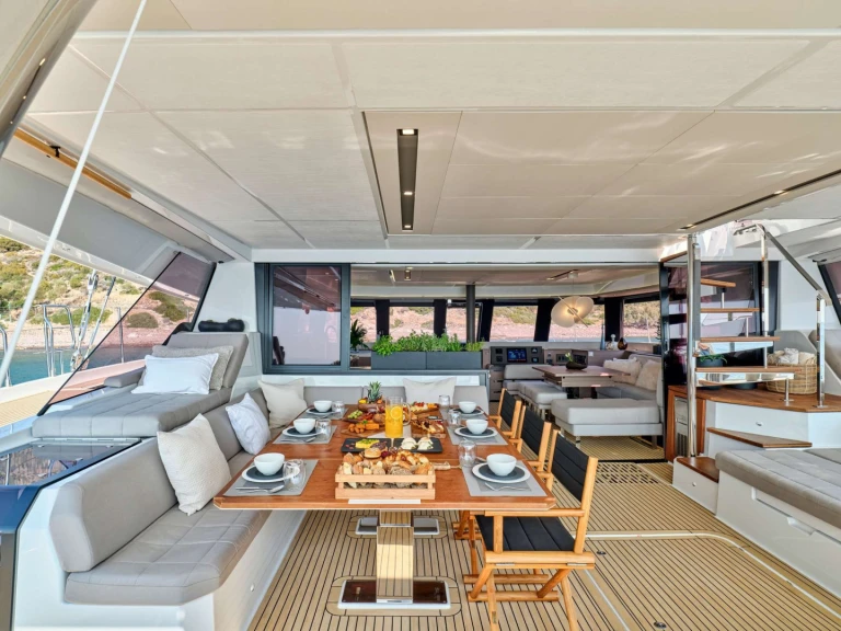 Noleggio Catamarano con o senza skipper Fountaine Pajot a Néa Péramos