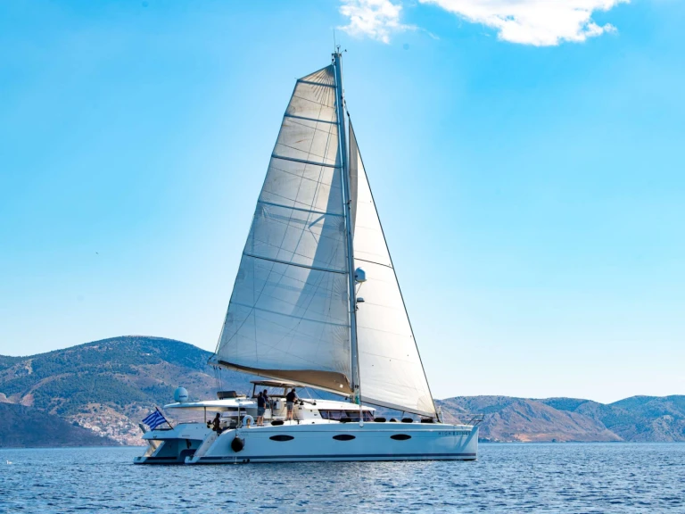 Noleggio Catamarano Fountaine Pajot con patente nautica