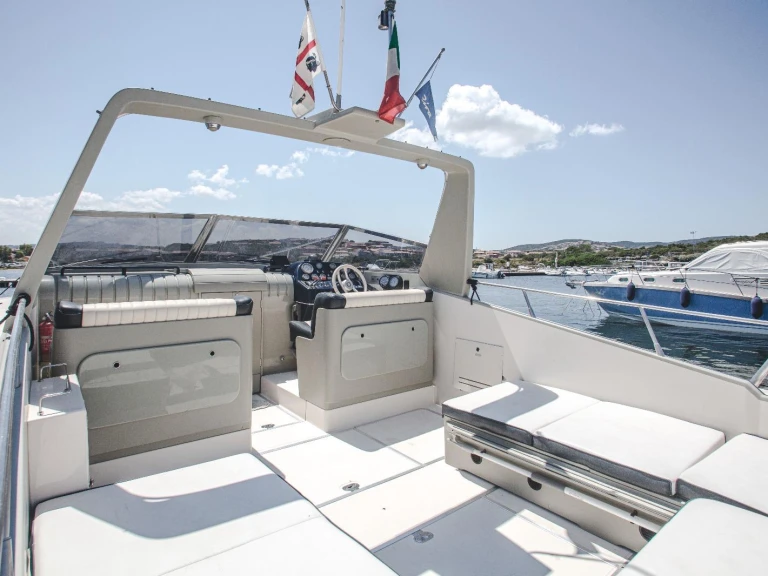 Noleggio Barca a motore con o senza skipper Riva a Porto Pozzo