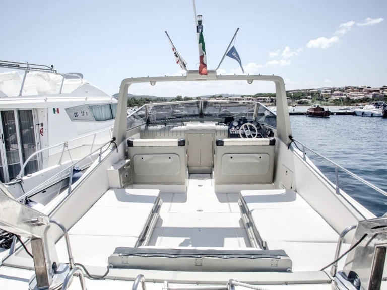 Noleggio Barca a motore a Porto Pozzo – Riva Bravo 38 special