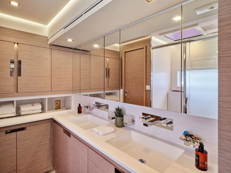 Fountaine Pajot Fountaine Pajot Alegria 67 (4 cab) da affittare a  Néa Péramos