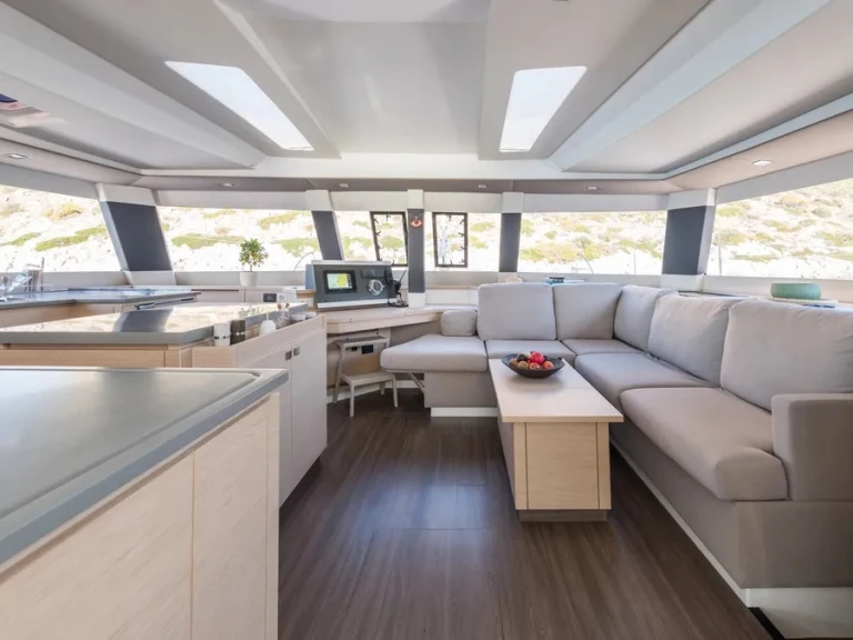 Noleggio Catamarano con o senza skipper Fountaine Pajot a Il Pireo
