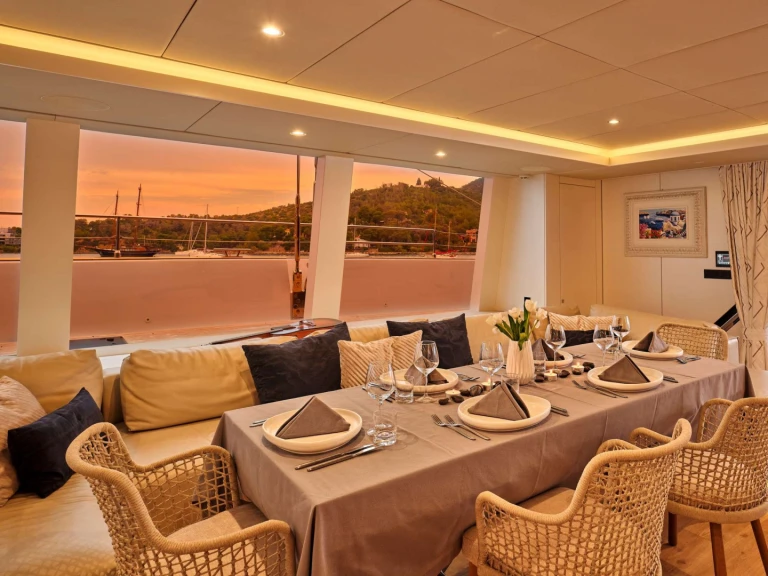 Noleggio Catamarano Sunreef con patente nautica