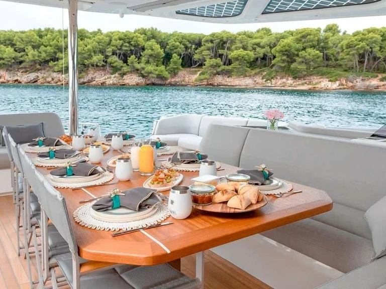 Catamarano a noleggio a Kallithea al miglior prezzo