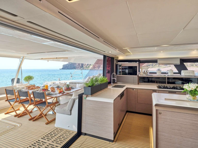 Noleggio barche Fountaine Pajot Fountaine Pajot Alegria 67 (4 cab) a Néa Péramos su Samboat