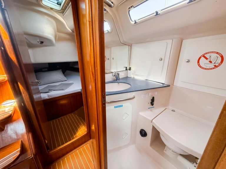 Noleggiare una Bavaria Bavaria 49 a Pola