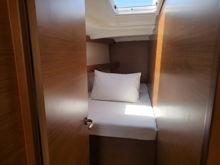 Noleggio Barca a vela Jeanneau con patente nautica