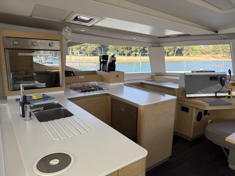 Noleggio Catamarano con o senza skipper Fountaine Pajot a Pola