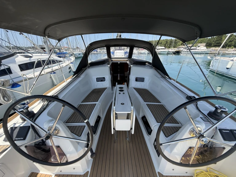 Noleggio Barca a vela Jeanneau con patente nautica
