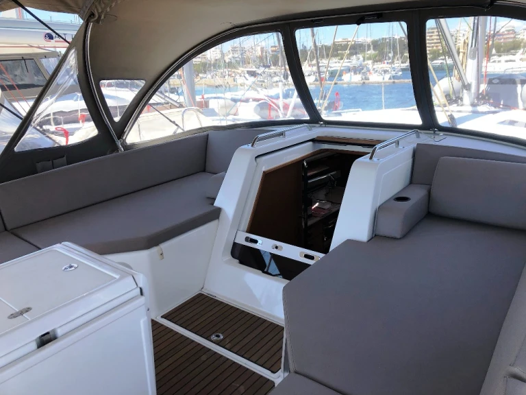 Noleggio Barca a vela Jeanneau con patente nautica