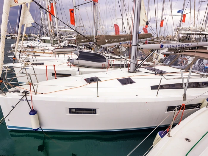 Noleggio barche Jeanneau Sun Odyssey 410 a Lávrio su Samboat